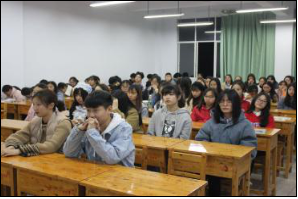 财经学院开展“远离校园贷”主题班会活动